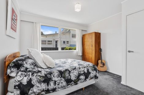 Photo of property in 1/14 Windy Ridge Road, Glenfield, Auckland, 0629