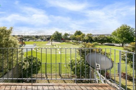 Photo of property in Tuscany Way, 15/3 Ambrico Place, New Lynn, Auckland, 0600