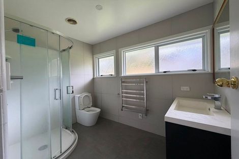 Photo of property in 27 Chivalry Road, Glenfield, Auckland, 0629