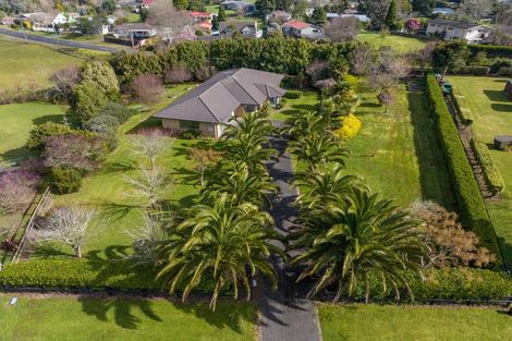 Photo of property in 10 Gleaming Place, Waiuku, 2123