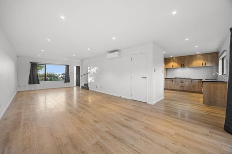 Photo of property in 60 Bordeaux Parade, Te Atatu South, Auckland, 0610