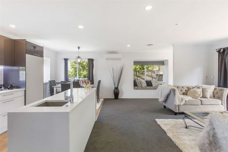 Photo of property in 2/30 Witheford Drive, Bayview, Auckland, 0629