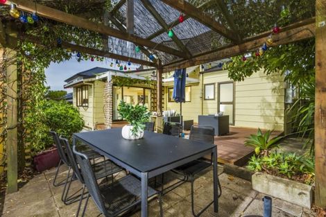 Photo of property in 9a Hanlon Crescent, Narrow Neck, Auckland, 0624