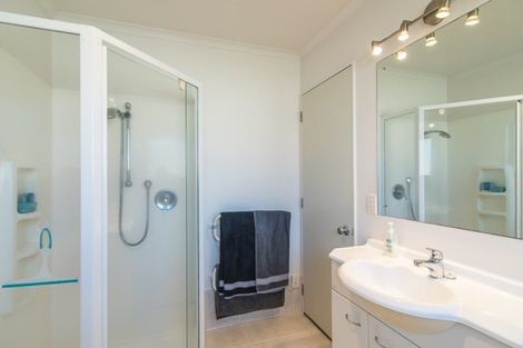 Photo of property in 121 Queens Road, Waikanae Beach, Waikanae, 5036