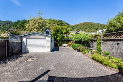 Photo of property in 69 Marine Parade, Eastbourne, Lower Hutt, 5013