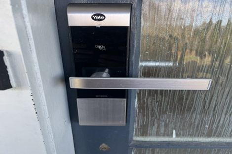 Photo of property in 13 Cottam Grove, Northcross, Auckland, 0632