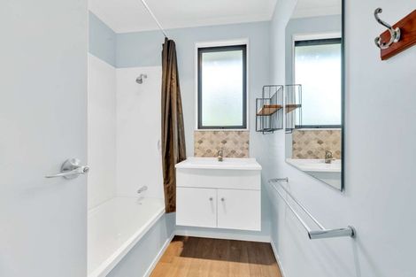 Photo of property in 28 Railway Terrace East, Glentunnel, Sheffield, 7673