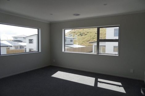 Photo of property in 5a Sandino Place, Grenada Village, Wellington, 6037