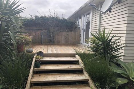 Photo of property in 9 Karaka Street, Merrilands, New Plymouth, 4312