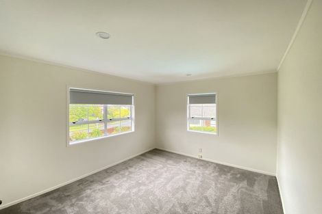 Photo of property in 130 Chelsea View Drive, Chatswood, Auckland, 0626