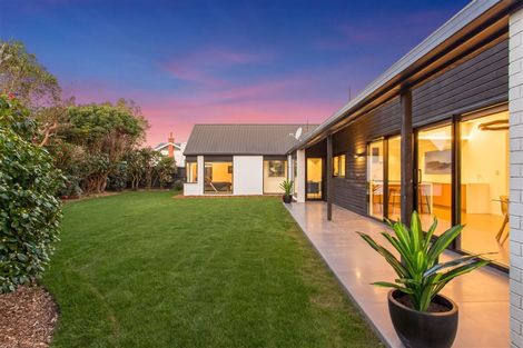 Photo of property in 48 Weka Street, Fendalton, Christchurch, 8041