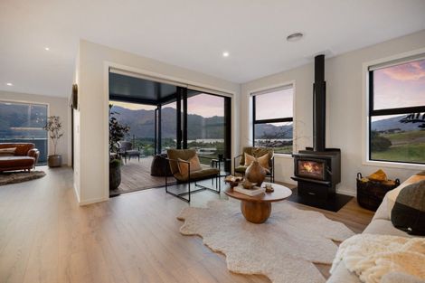 Photo of property in 34 Kirimoko Crescent, Wanaka, 9305
