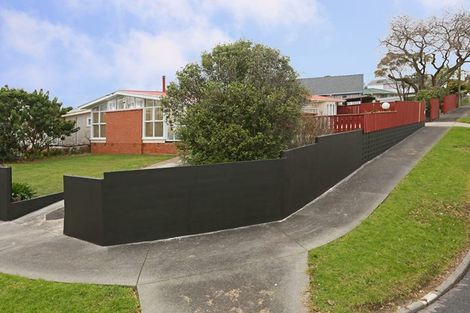 Photo of property in 2 Keats Place, Blockhouse Bay, Auckland, 0600