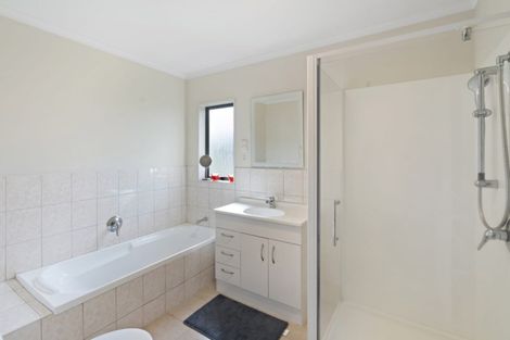 Photo of property in 9 Staten Place, Mangere, Auckland, 2022