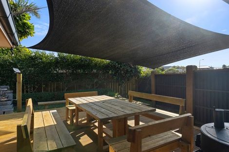 Photo of property in 17 Gandalf Crescent, Paraparaumu, 5032