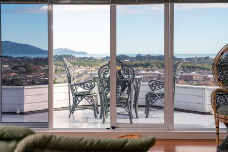 Photo of property in 105 Winara Avenue, Waikanae, 5036