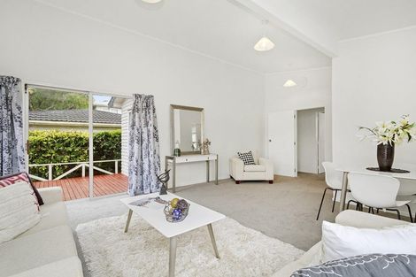 Photo of property in 9 Redwood Avenue, Tawa, Wellington, 5028