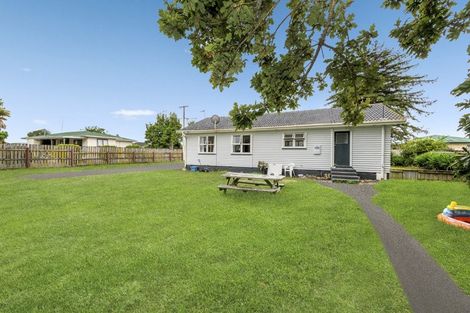 Photo of property in 15 Kerry Place, Papakura, 2110