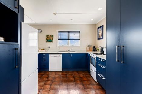 Photo of property in 17 Sealy Road, Torbay, Auckland, 0630