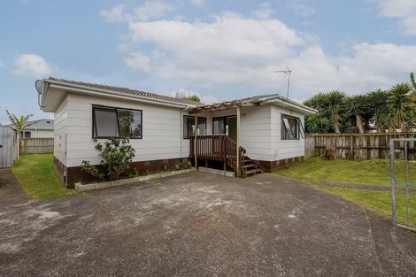 Photo of property in 17 Dungarvon Place, Clendon Park, Auckland, 2103