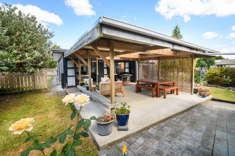 Photo of property in 6 Pukatea Place, Milson, Palmerston North, 4414