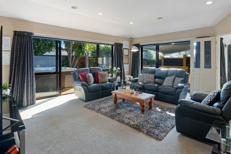 Photo of property in 17 Gandalf Crescent, Paraparaumu, 5032