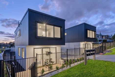 Photo of property in 2/11 Jaemont Avenue, Te Atatu South, Auckland, 0610