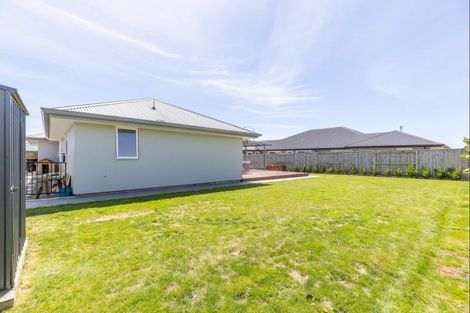 Photo of property in 6 Atlantic Drive, Fitzherbert, Palmerston North, 4410