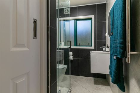 Photo of property in 112 Mountain Road, Henderson Valley, Auckland, 0612