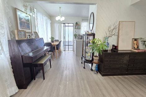 Photo of property in 15 Sherwood Avenue, Te Atatu South, Auckland, 0610