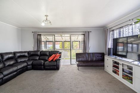 Photo of property in 52 Ayton Drive, Totara Vale, Auckland, 0629