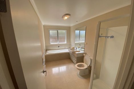 Photo of property in 104 Stancombe Road, Flat Bush, Auckland, 2016