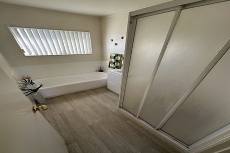 Photo of property in 36 Barbados Drive, Unsworth Heights, Auckland, 0632