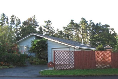 Photo of property in 6 Jacinta Grove, Swanson, Auckland, 0612