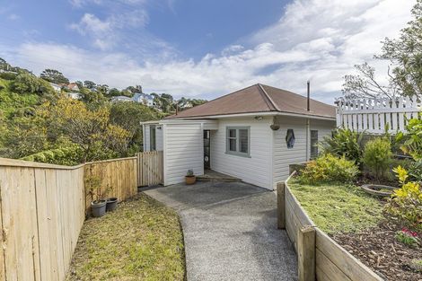 Photo of property in 11 Creswick Terrace, Northland, Wellington, 6012