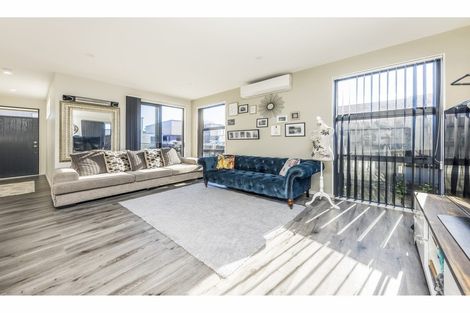 Photo of property in 1 Te Aparangi Road, Papakura, 2110