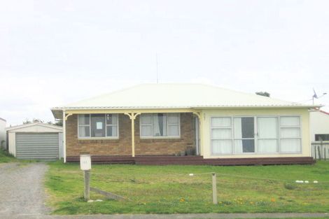 Photo of property in 165 Marine Parade, Mount Maunganui, 3116