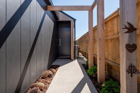 Photo of property in 18 Plough Street, Jacks Point, 9371