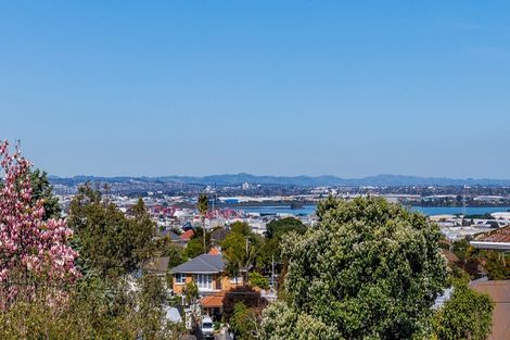 Photo of property in 2/84 Namata Road, One Tree Hill, Auckland, 1061