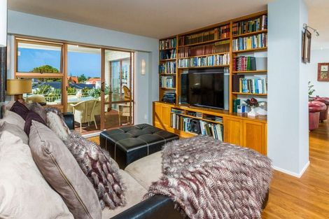 Photo of property in 2b/6 The Promenade, Takapuna, Auckland, 0622