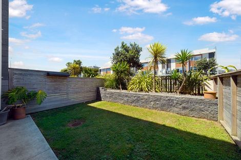 Photo of property in 8 Meritage Lane, Te Atatu South, Auckland, 0610