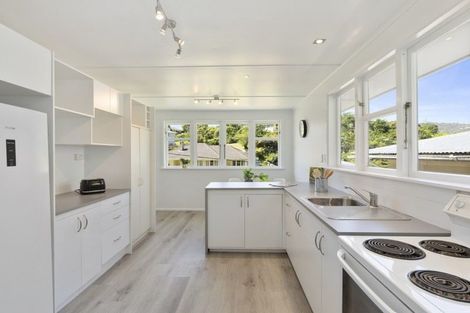 Photo of property in 47 Bird Grove, Stokes Valley, Lower Hutt, 5019