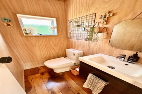 Photo of property in 8 Second Avenue, Urenui, 4377