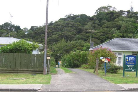 Photo of property in 19 Lauderdale Road, Birkdale, Auckland, 0626