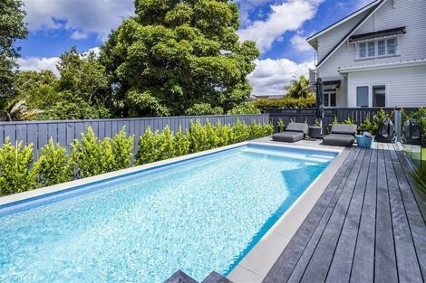 Photo of property in 209 Hurstmere Road, Takapuna, Auckland, 0622