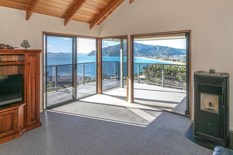 Photo of property in 5 Tirinui Crescent, Tairua, 3508