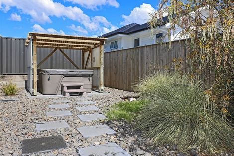 Photo of property in 2 Whittaker Place, Havelock North, 4130