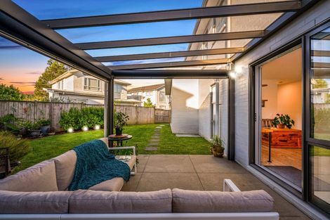 Photo of property in 22 William Wallbank Crescent, Swanson, Auckland, 0614