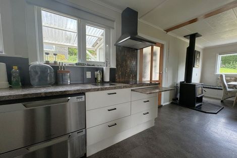 Photo of property in 28 Chatham Street, Waihola, Milton, 9073