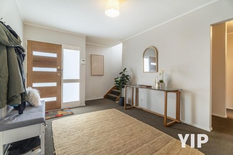 Photo of property in 12 Bloomsbury Grove, Newlands, Wellington, 6037